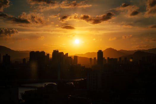 宏观政策持续发力，资本市场迎来新机遇；流动性合理充裕，助力经济高质量发展。