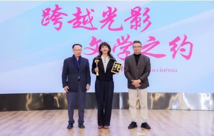  身份迷茫与创作觉醒：从银幕偶像到深度写作者的心理突围 情感心理