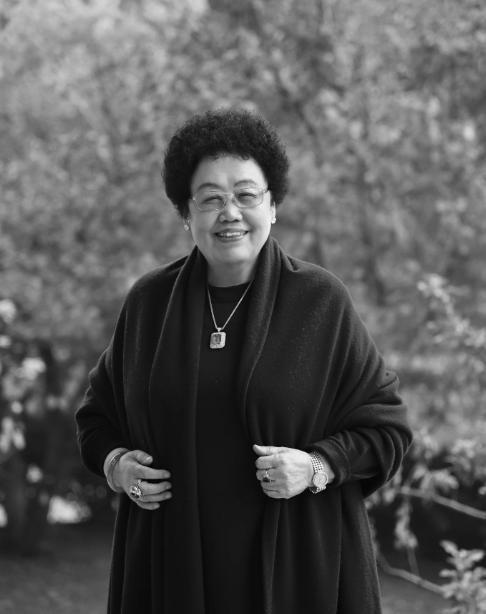 笃定信念：重塑商业版图的女性韧性叙事