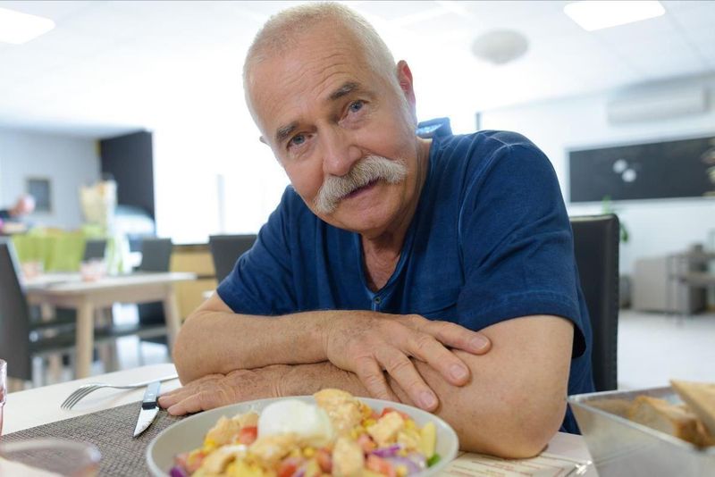  【医学警示】56岁后晚餐习惯的深层逻辑：那些被忽视的代谢真相 健康养生