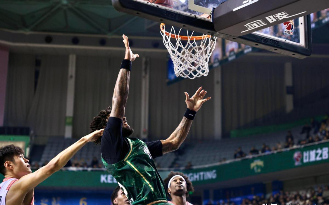  最后25秒的战术迷局：CBA教练临场决策的深层逻辑审视 体育新闻