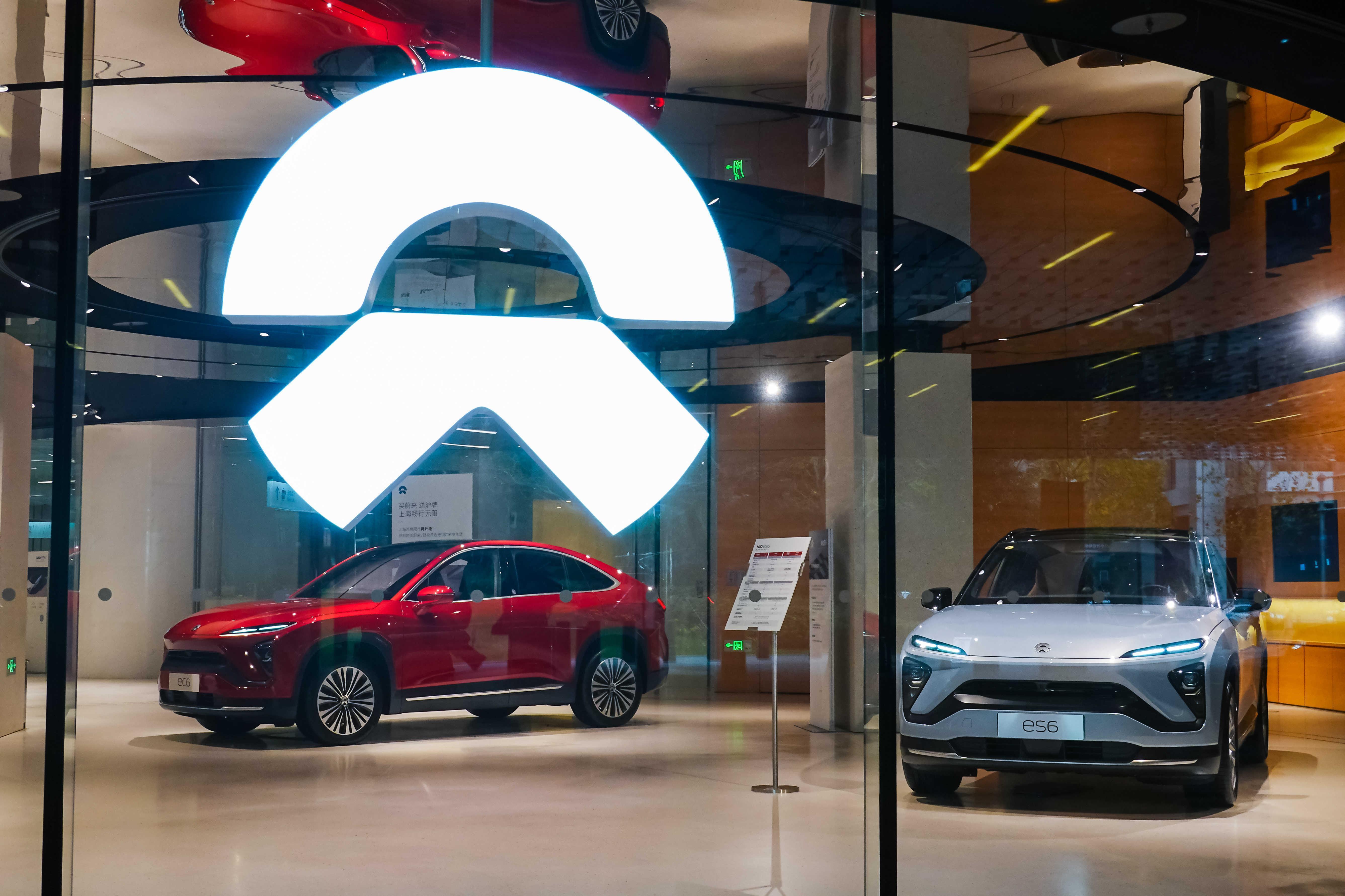  宾利添越插混电池隐患：64辆超豪车被限电！三星SDI电池隔膜缺陷深度技术解析 汽车科技